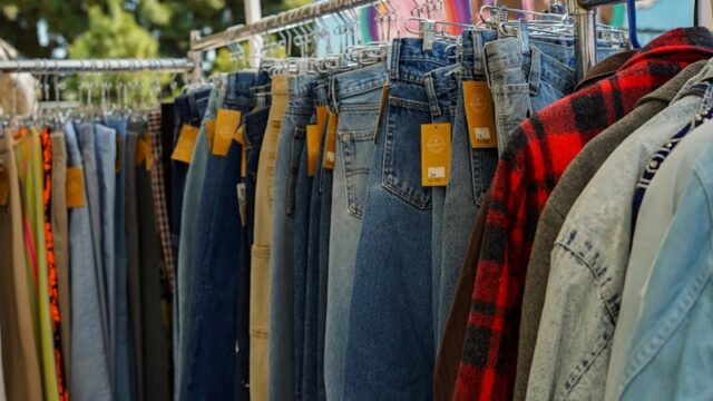 古着転売で安く仕入れるための仕入れ先とは？そのポイントも解説｜Vintage Buyer Collegeの古着バイヤー